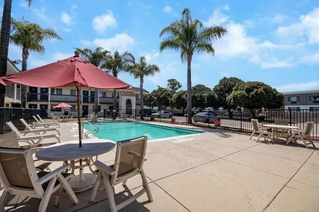 Motel 6 Lompoc, CA - Havuz
