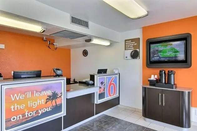 Motel 6 Lompoc, CA - Lobi