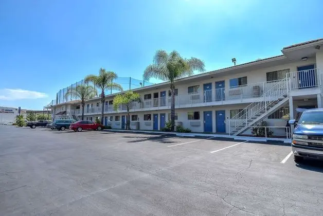 Motel 6 Los Angeles - Rowland Heights - Dış Mekan