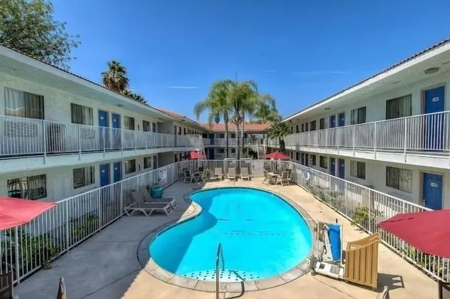 Motel 6 Los Angeles - Rowland Heights - Havuz