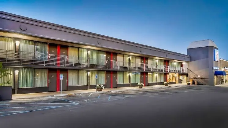 Motel 6 Louisville, KY - Airport - Fair Expo - Dış Mekan