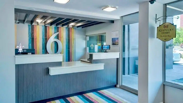 Motel 6 Louisville, KY - Airport - Fair Expo - Lobi