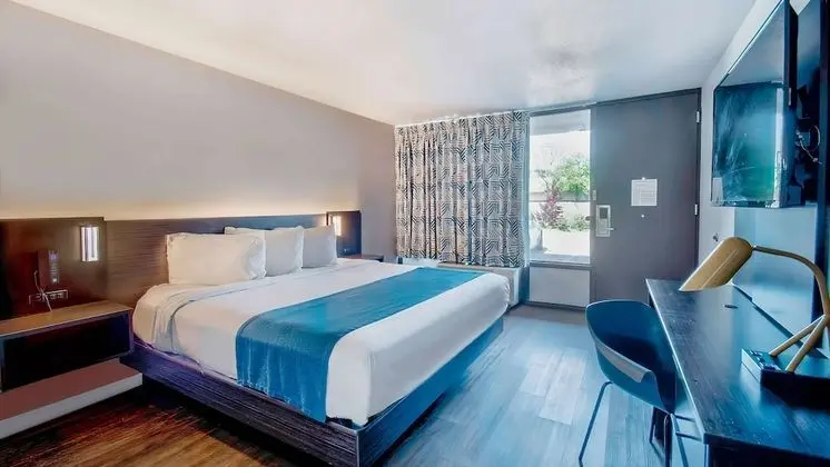 Motel 6 Louisville, KY - Airport - Fair Expo - Oda
