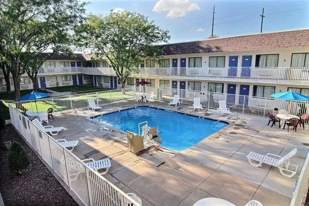 Motel 6 Lubbock, TX - Havuz