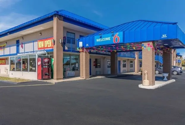 Motel 6 Madisonville, KY - Morton’s Gap