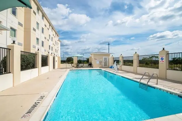 Motel 6 Marble Falls - Havuz