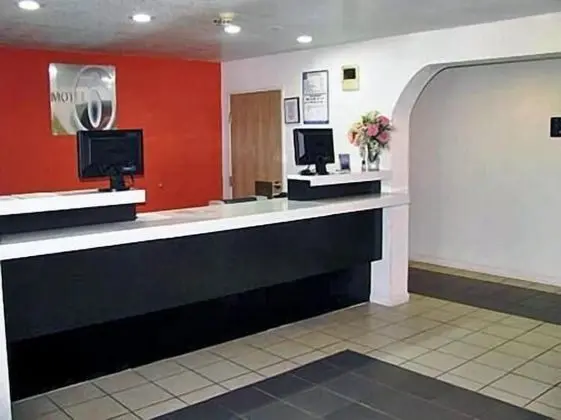 Motel 6 Mcalester, OK - Lobi