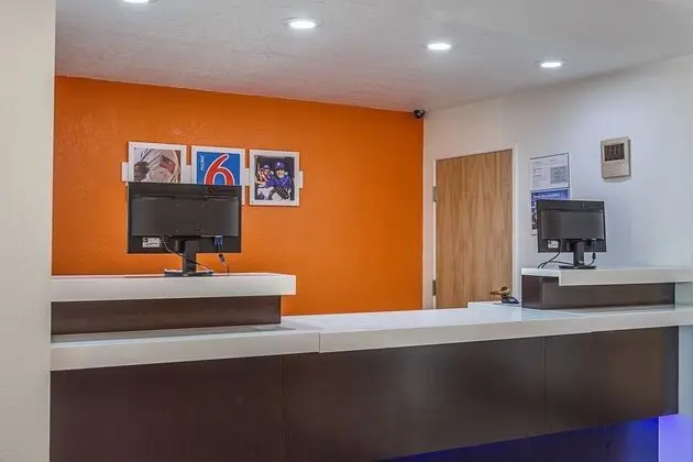 Motel 6 Mcalester, OK - Lobi