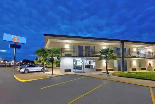 Motel 6 McDonough, GA - Dış Mekan