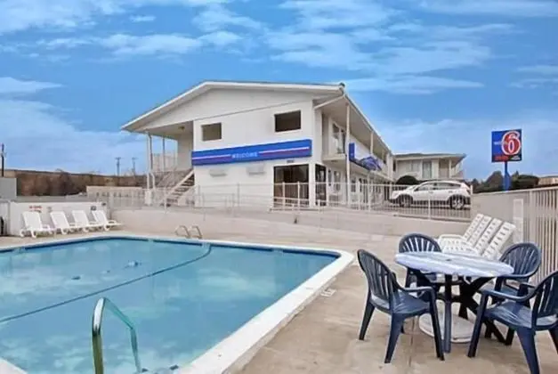 Motel 6 McKinney, TX - North - Havuz