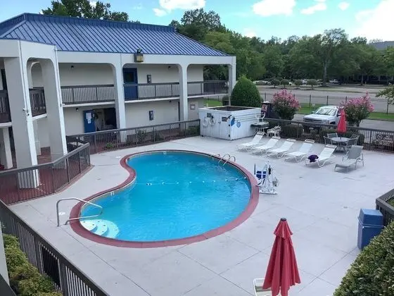 Motel 6 Memphis, TN - East - Havuz