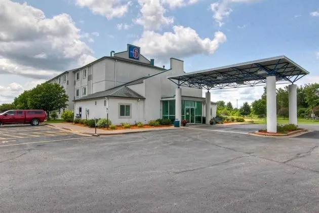 Motel 6 Menomonie, WI
