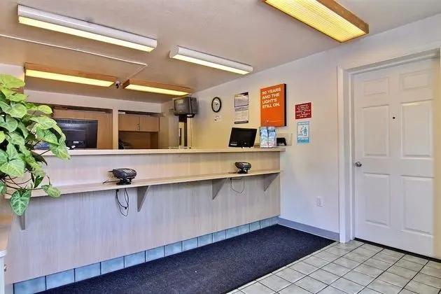 Motel 6 Merrillville, IN - Lobi