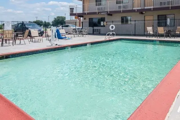 Motel 6 Mesquite, TX - Rodeo - Convention Ctr - Havuz