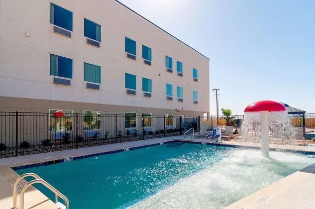 Motel 6 Midland, TX - Havuz