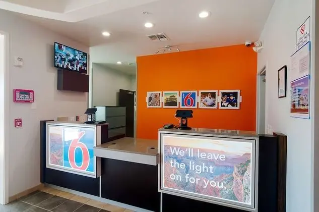 Motel 6 Midland, TX - Lobi