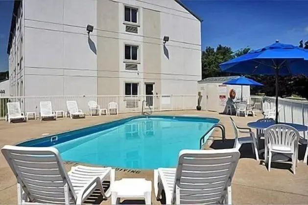 Motel 6 Milan, OH - Sandusky - Havuz