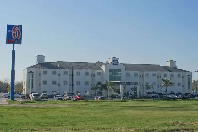 Motel 6 Mission, TX - Dış Mekan