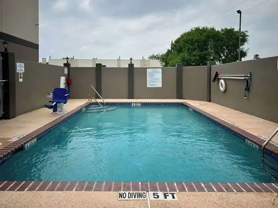 Motel 6 Mission, TX - Havuz