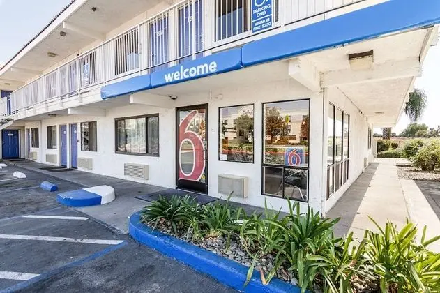 Motel 6 Modesto, CA - Dış Mekan