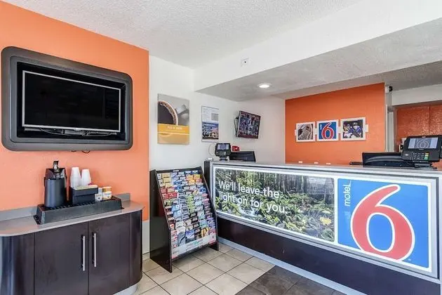 Motel 6 Modesto, CA - Lobi