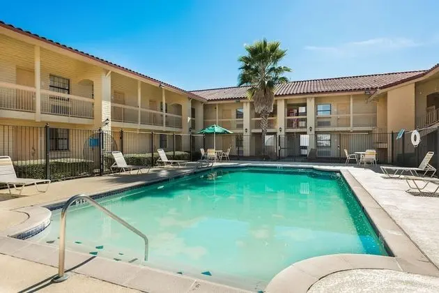 Motel 6 Monroe, LA - Havuz