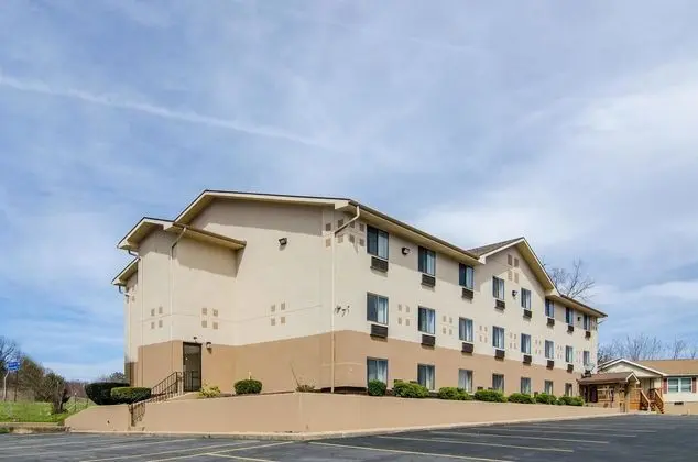Motel 6 Montoursville, PA - 1