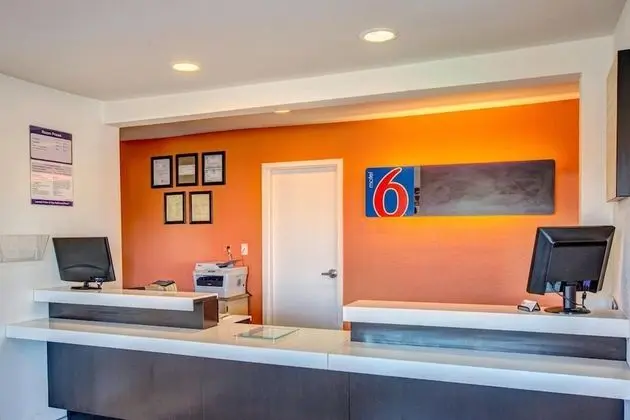 Motel 6 Murfreesboro, TN - Lobi