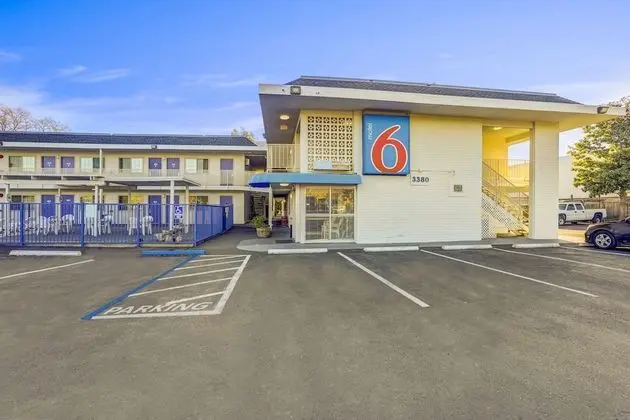 Motel 6 Napa, CA - Dış Mekan