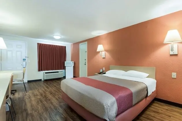 Motel 6 Newport News, VA - Oda