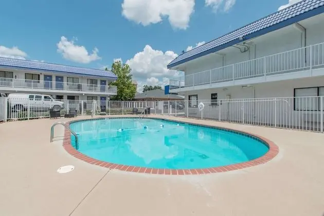 Motel 6 Norcross, GA - Atlanta Northeast - Havuz