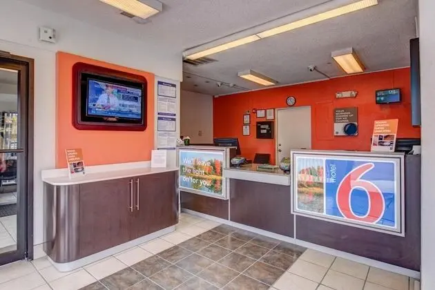 Motel 6 Norfolk, VA - Lobi