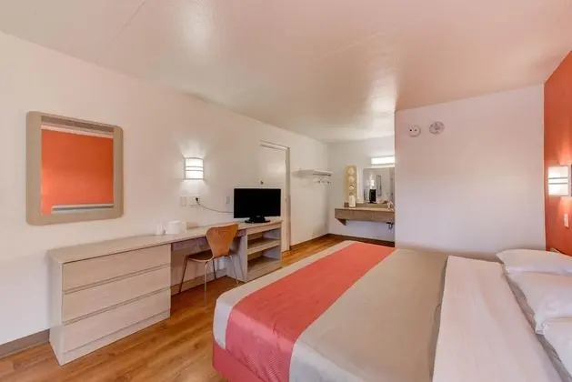 Motel 6 Norfolk, VA - Oda