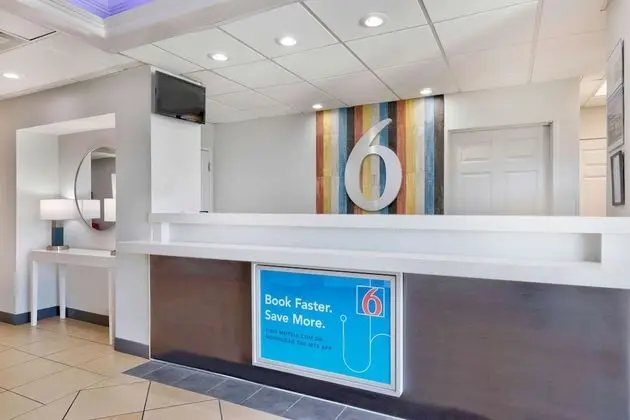 Motel 6 Norman, OK - Lobi