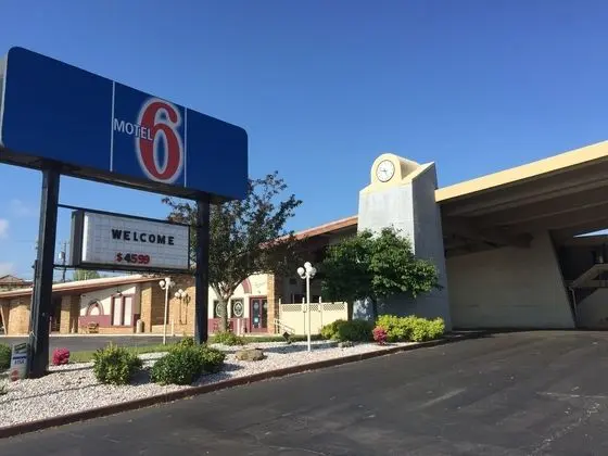 Motel 6 North Lima OH