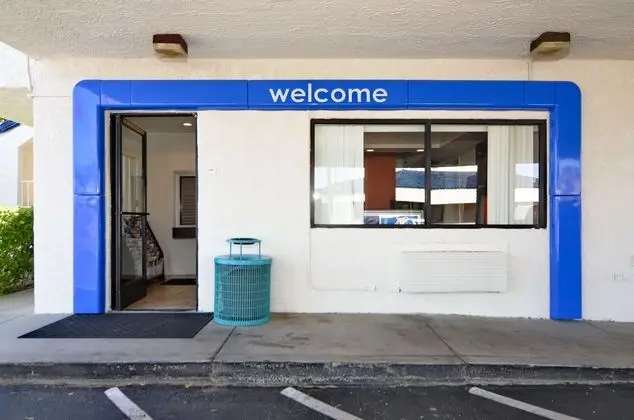 Motel 6 North Palm Springs, CA - North - Dış Mekan