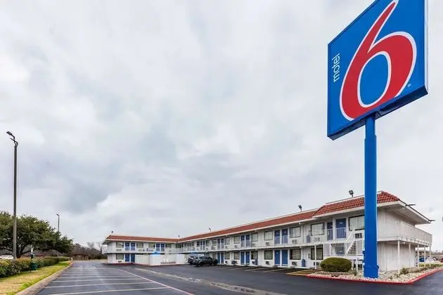 Motel 6 North Richland Hills, TX - Dış Mekan