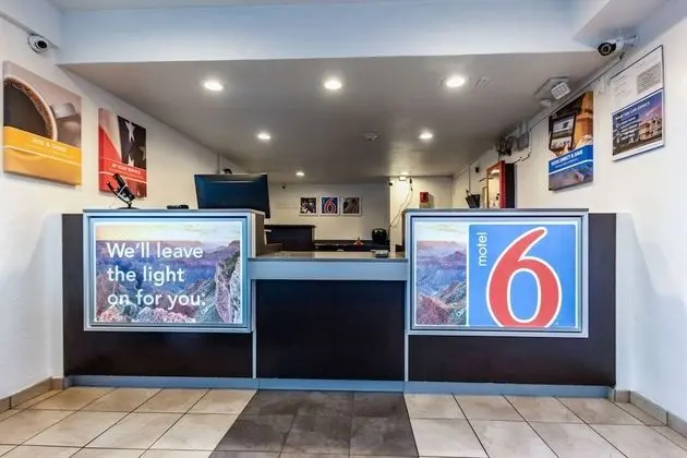 Motel 6 North Richland Hills, TX - Lobi