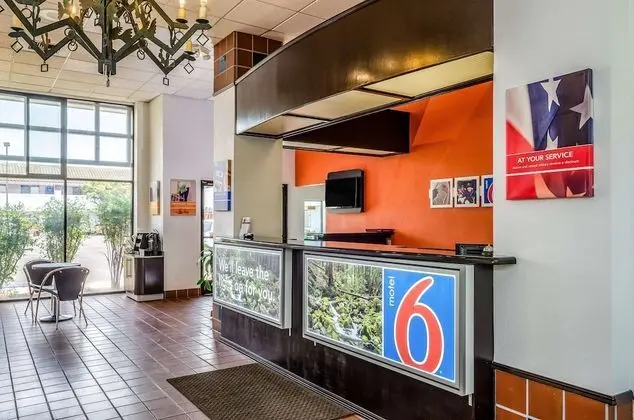 Motel 6 Oakdale, CA - Lobi