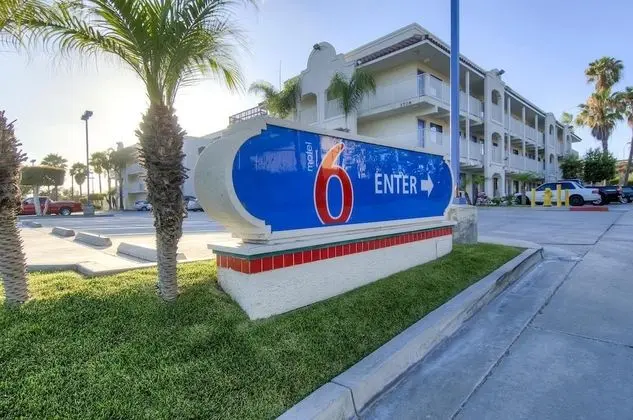 Motel 6 Oceanside, CA - Dış Mekan
