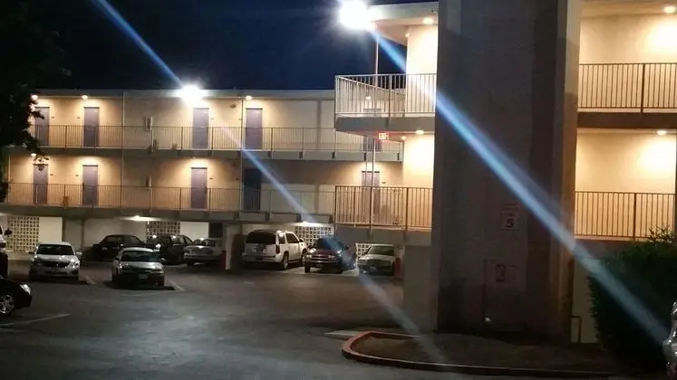 Motel 6 Oceanside Marina - Otopark