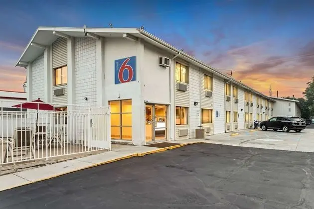 Motel 6 Ogden, UT- Downtown - Dış Mekan