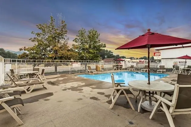 Motel 6 Ogden, UT- Downtown - Havuz