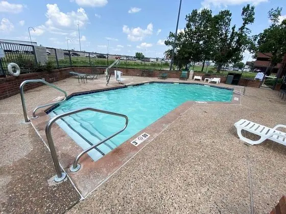 Motel 6 Oklahoma City, OK - Fairgrounds West - Havuz