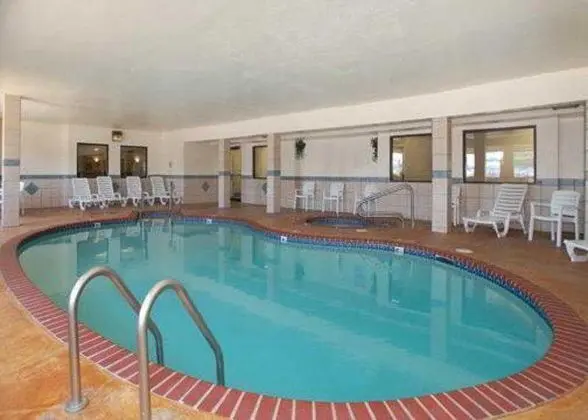 Motel 6 Oklahoma City OK - Havuz