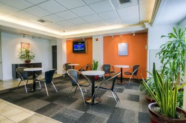 Motel 6 Orlando International Drive