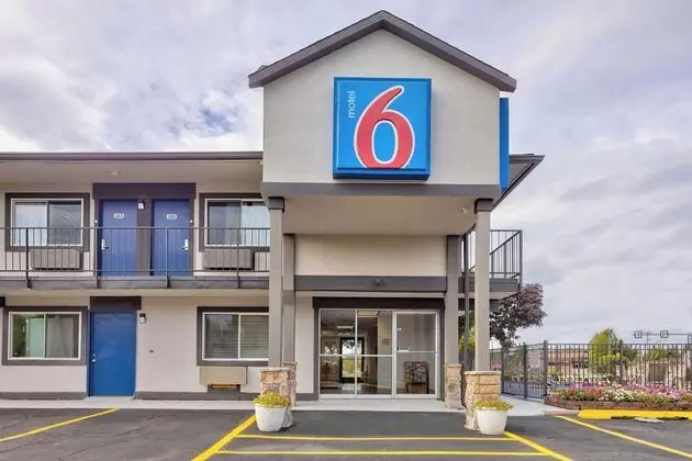 Motel 6 Oshkosh - Dış Mekan
