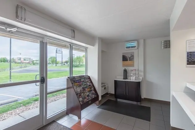 Motel 6 Overland Park, KS - Lobi