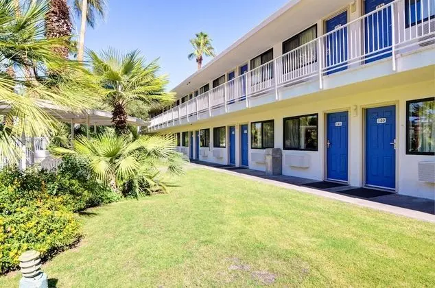Motel 6 Palm Springs, CA - East - Palm Canyon - Dış Mekan