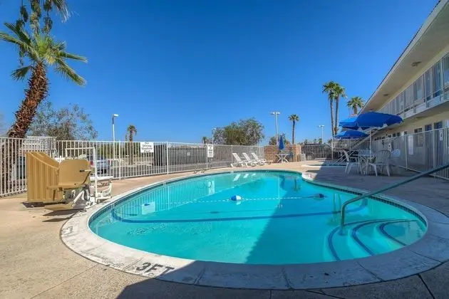 Motel 6 Palm Springs Rancho Mirage - Havuz